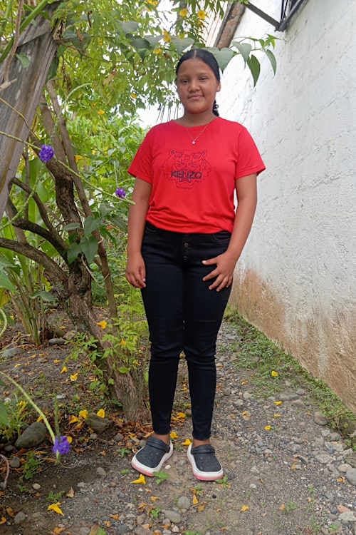 An unsponsored girl named Mailis from Colombia who has waited 539 days for a sponsor.