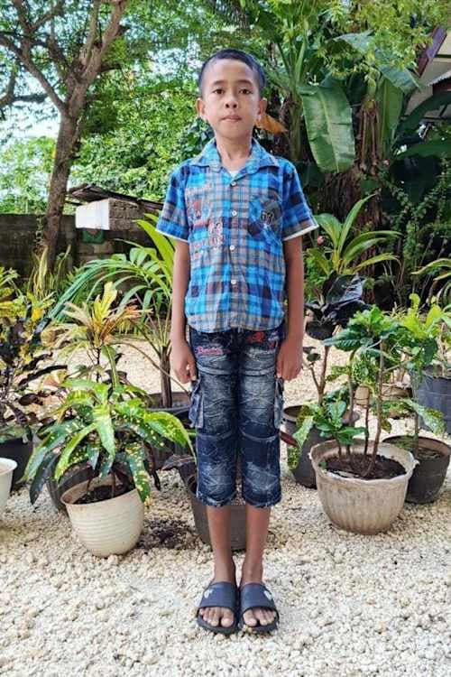 An unsponsored boy named Ge from Indonesia who has waited 524 days for a sponsor.