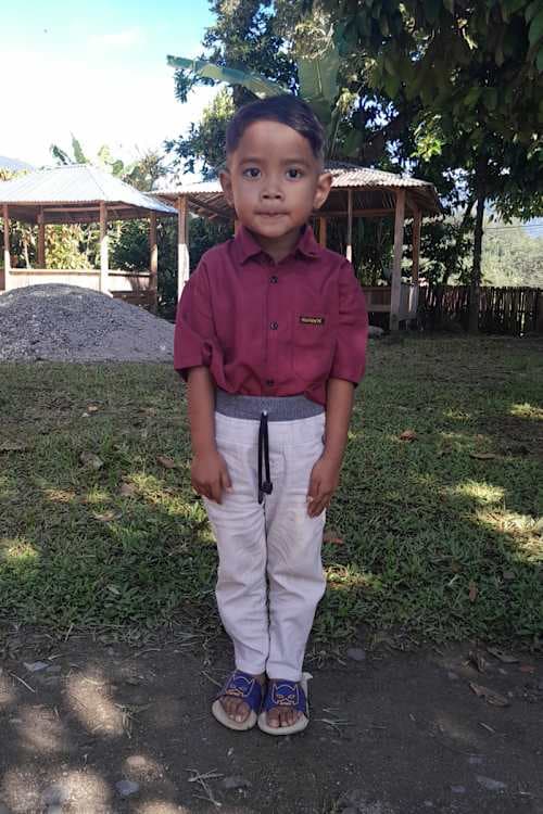 An unsponsored boy named Novri from Indonesia who has waited 576 days for a sponsor.