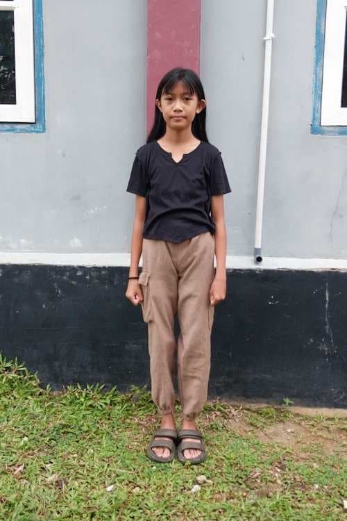An unsponsored girl named Oki from Indonesia who has waited 301 days for a sponsor.