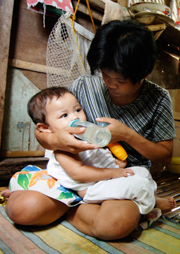 feed-a-baby-and-mother-255x360.jpg