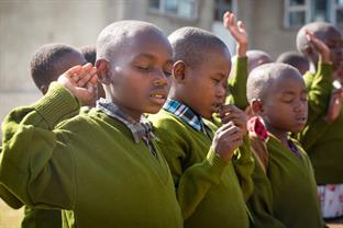 Kids praying outside