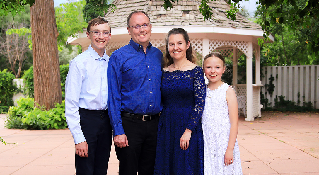 Amanda with her husband, Chad, and their children, Ian and Tava.