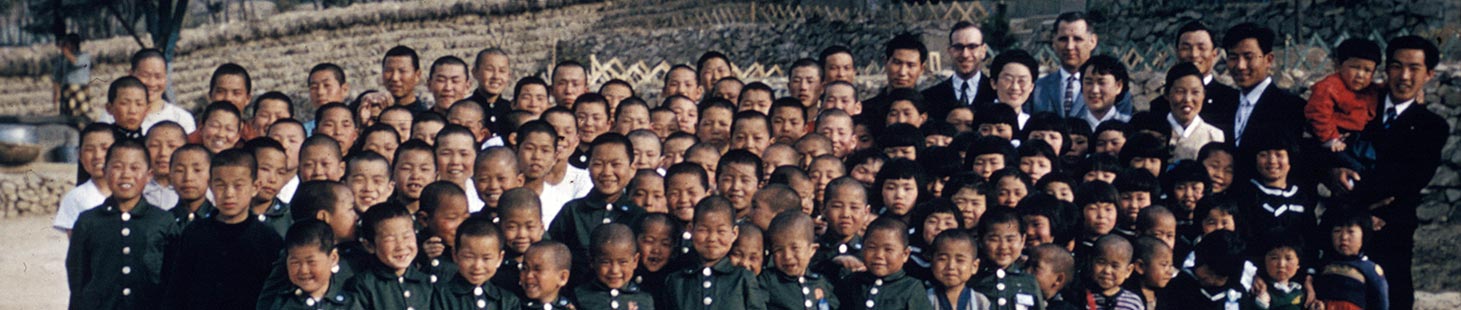 Rev. Everett Swanson and a group of Korean War orphans