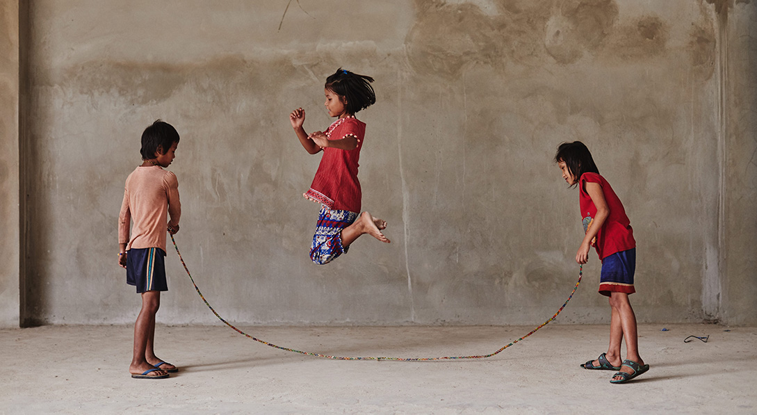 3 girls jump rope