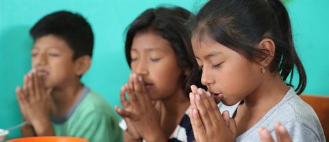 Kids praying