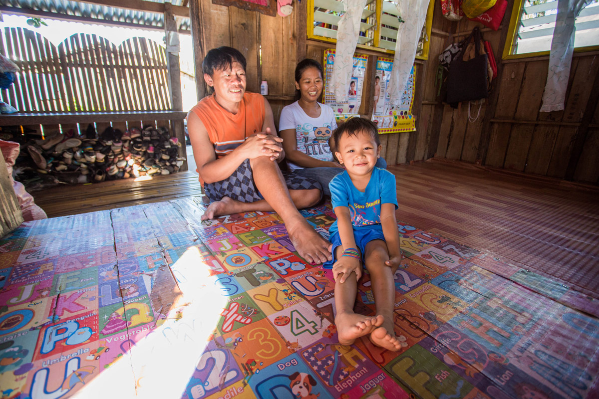 A young boy with his parents