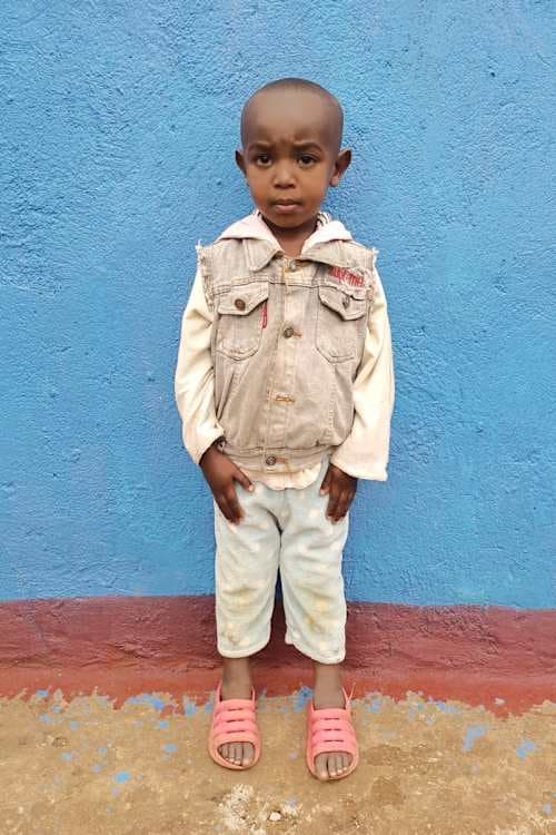 An unsponsored boy named Mintesinot from Ethiopia who lives in an AIDS-affected area, is vulnerable to exploitation and has waited 641 days for a sponsor.
