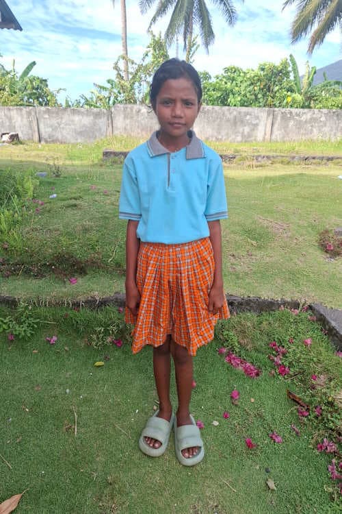 An unsponsored girl named Hutri from Indonesia who has waited 530 days for a sponsor.