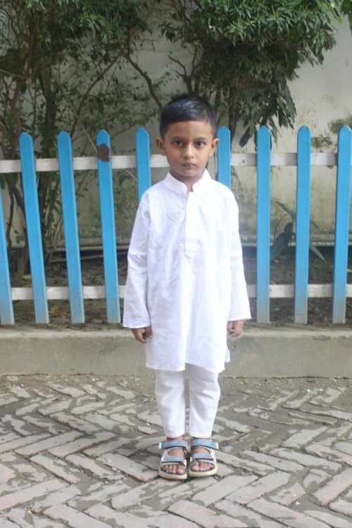An unsponsored boy named Thahasin from Bangladesh who is vulnerable to exploitation and has waited 522 days for a sponsor.