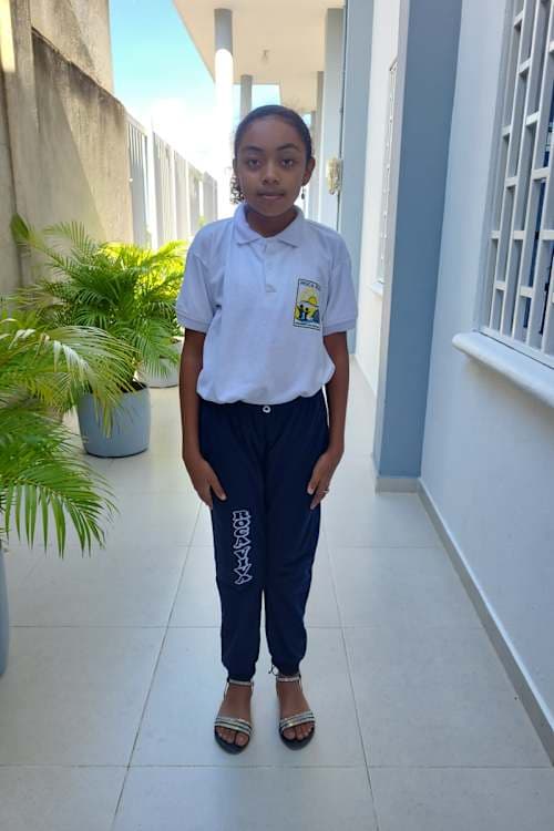 An unsponsored girl named Elis from Colombia who has waited 510 days for a sponsor.