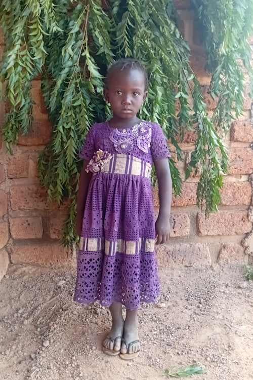 An unsponsored girl named Téné from Burkina Faso who lives in an AIDS-affected area, is vulnerable to exploitation and has waited 535 days for a sponsor.