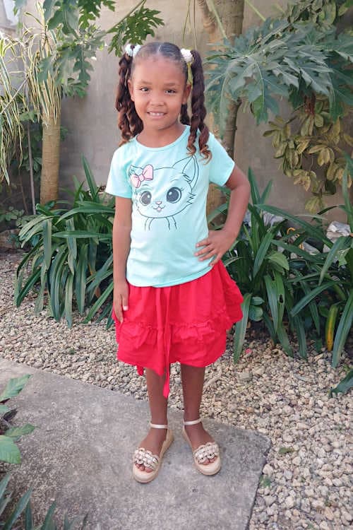 An unsponsored girl named Dari from Colombia who has waited 310 days for a sponsor.