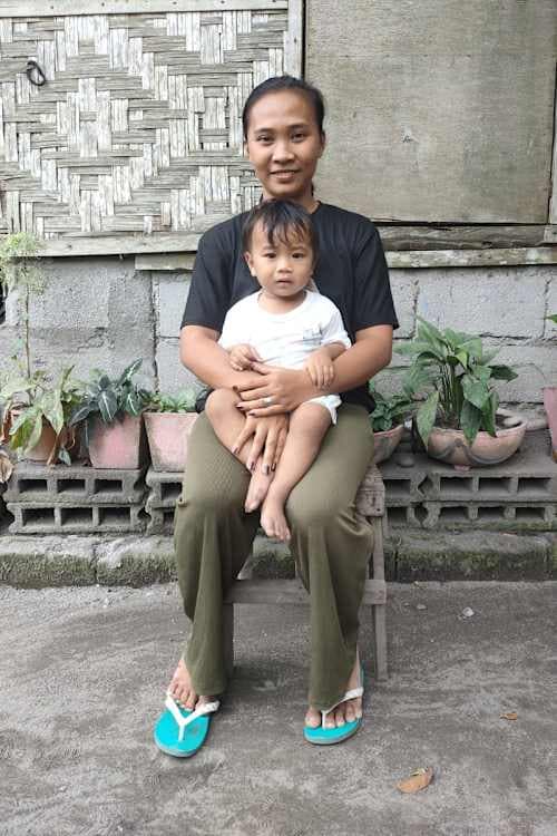 An unsponsored boy named Dodong from Philippines who has waited 527 days for a sponsor.