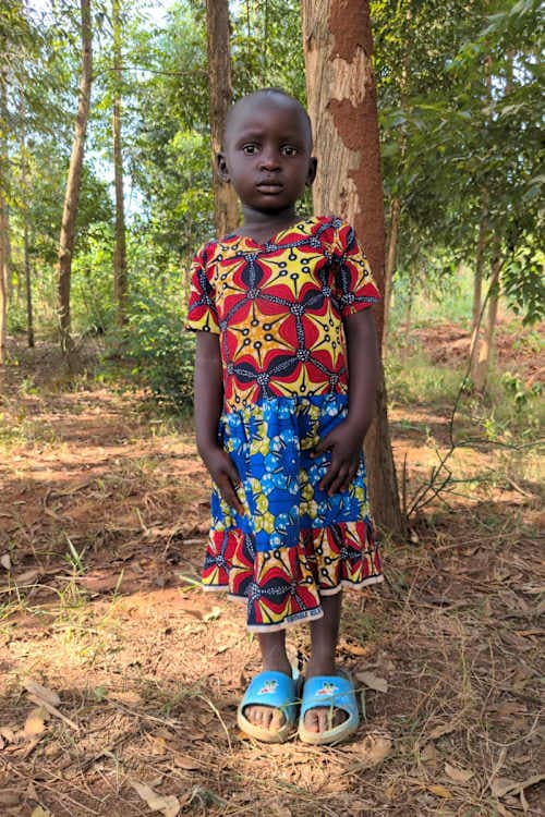 An unsponsored girl named Esther from Rwanda who lives in an AIDS-affected area, is vulnerable to exploitation and has waited 433 days for a sponsor.