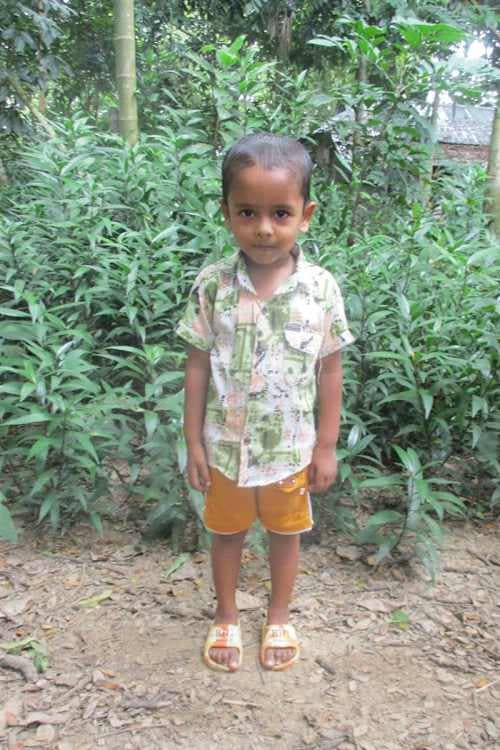 An unsponsored boy named Safwaullah from Bangladesh who is vulnerable to exploitation and has waited 361 days for a sponsor.