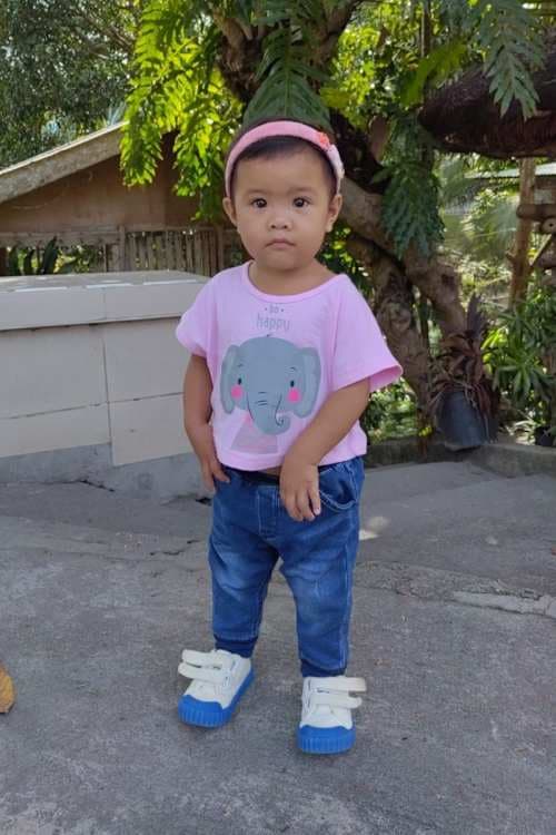 An unsponsored girl named Gleyxia from Philippines who has waited 425 days for a sponsor.