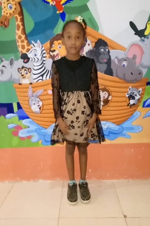 An unsponsored girl named Keidelin from Colombia who has waited 483 days for a sponsor.