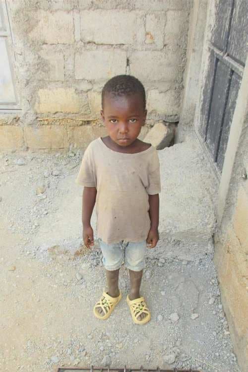 An unsponsored girl named Delqueen from Kenya who lives in an AIDS-affected area and has waited 404 days for a sponsor.