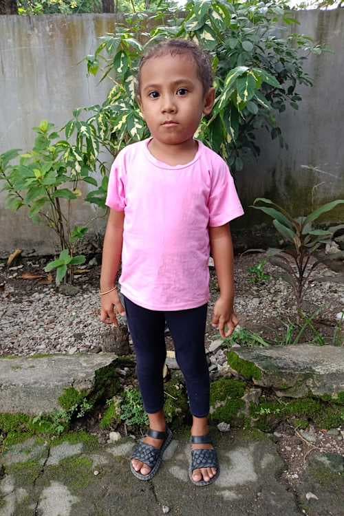 An unsponsored girl named Alisya from Indonesia who has waited 470 days for a sponsor.