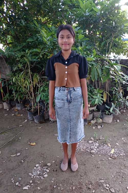 An unsponsored girl named Resye from Indonesia who has waited 252 days for a sponsor.