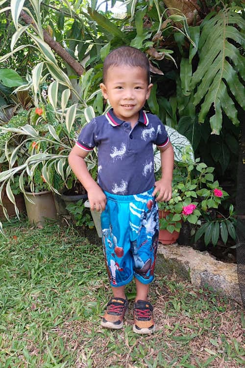 An unsponsored boy named Kent from Philippines who has waited 377 days for a sponsor.