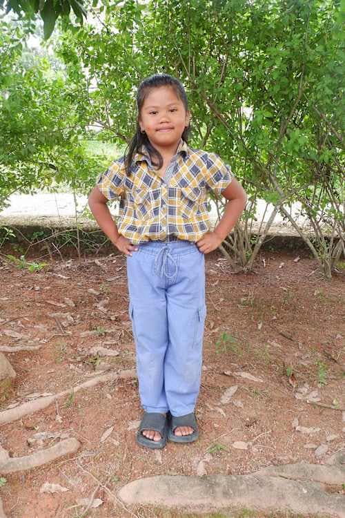 An unsponsored girl named Salma from Indonesia who has waited 422 days for a sponsor.