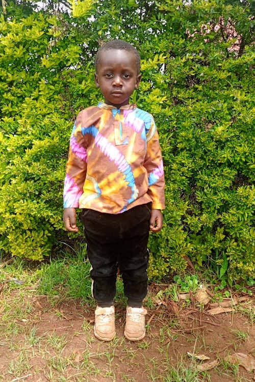 An unsponsored boy named Darious from Uganda who lives in an AIDS-affected area, is vulnerable to exploitation and has waited 436 days for a sponsor.
