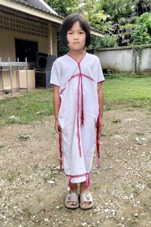 An unsponsored girl named Naw ywar blu moo from Thailand who has waited 266 days for a sponsor.