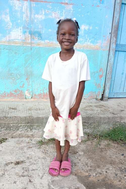 An unsponsored girl named Mayency from Ecuador who has waited 496 days for a sponsor.