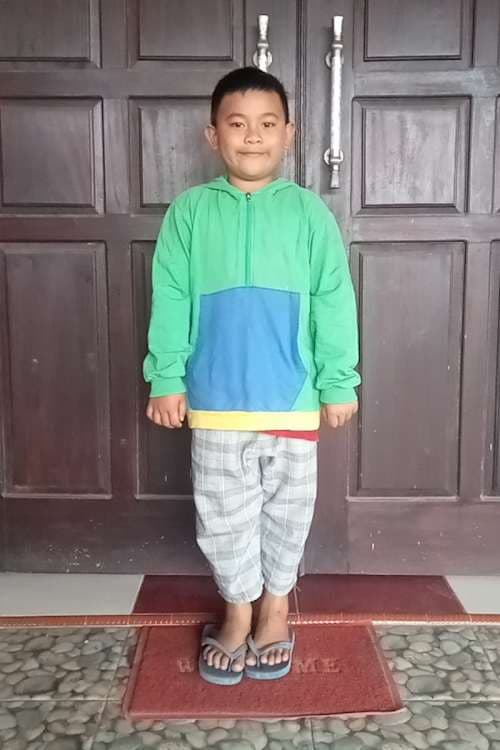 An unsponsored boy named Eljireh from Indonesia who has waited 613 days for a sponsor.