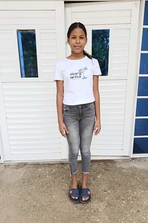 An unsponsored girl named Yulianis from Colombia who has waited 280 days for a sponsor.