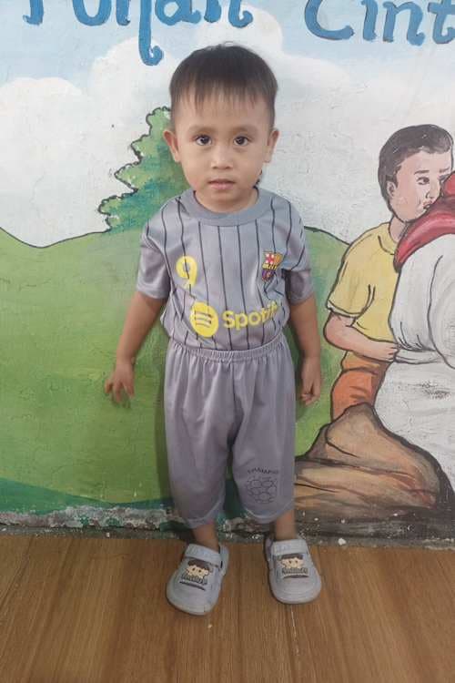 An unsponsored boy named Edzhar from Indonesia who has waited 294 days for a sponsor.