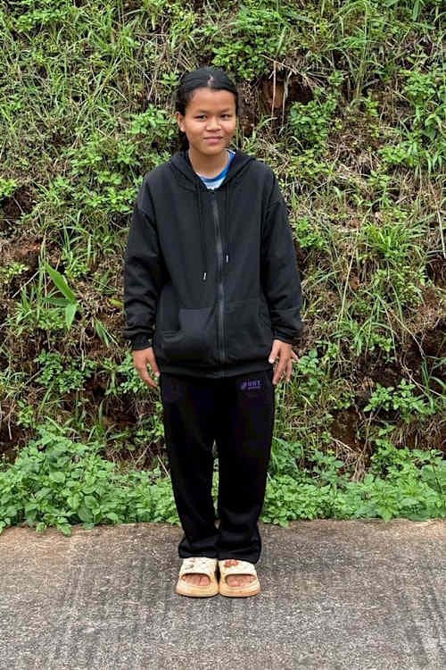 An unsponsored girl named Yaesue from Thailand who has waited 101 days for a sponsor.