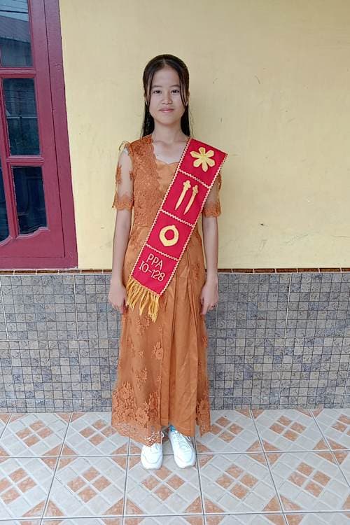 An unsponsored girl named Lini from Indonesia who has waited 218 days for a sponsor.