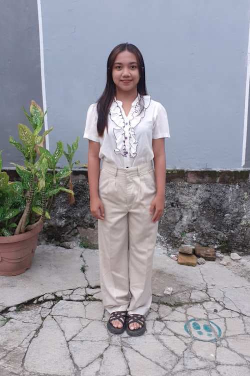An unsponsored girl named Niken from Indonesia who has waited 368 days for a sponsor.