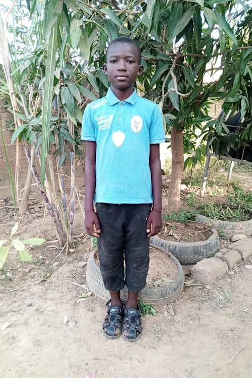 An unsponsored boy named Osée from Burkina Faso who lives in an AIDS-affected area, is vulnerable to exploitation and has waited 462 days for a sponsor.