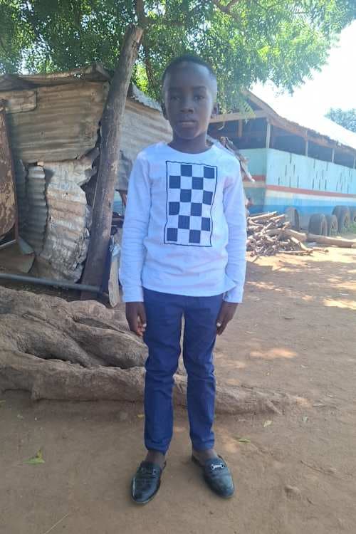 An unsponsored boy named Evanda from Ghana who lives in an AIDS-affected area and has waited 442 days for a sponsor.