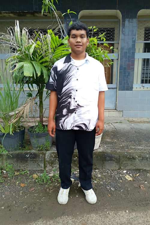 An unsponsored boy named Epen from Indonesia who has waited 34 days for a sponsor.