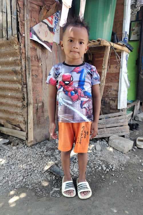 An unsponsored boy named Androng from Philippines who has waited 453 days for a sponsor.