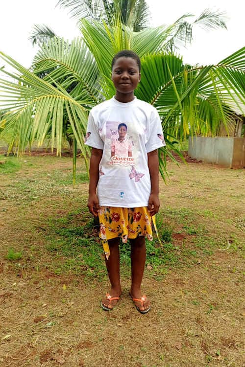 An unsponsored girl named Gloria from Togo who lives in an AIDS-affected area, is vulnerable to exploitation and has waited 537 days for a sponsor.