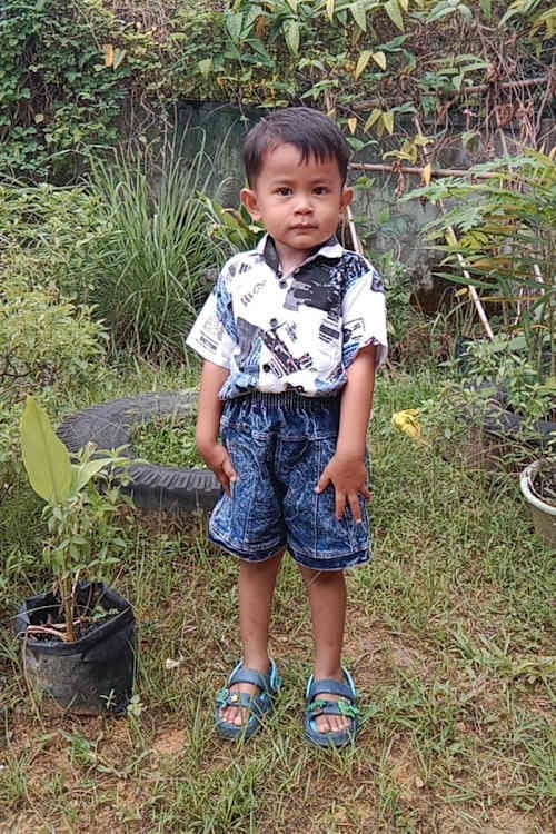 An unsponsored boy named Zio from Indonesia who has waited 629 days for a sponsor.