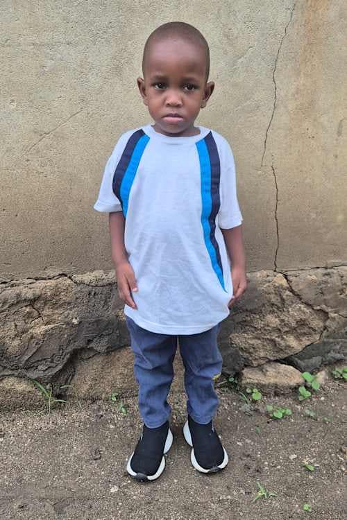An unsponsored boy named Chriss from Tanzania who lives in an AIDS-affected area, is vulnerable to exploitation and has waited 643 days for a sponsor.