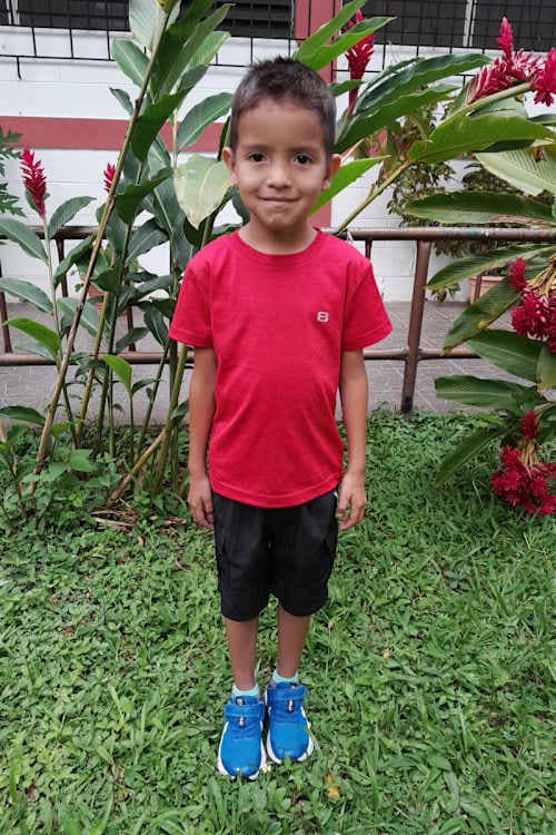 An unsponsored boy named Deyvid from El Salvador who has waited 668 days for a sponsor.