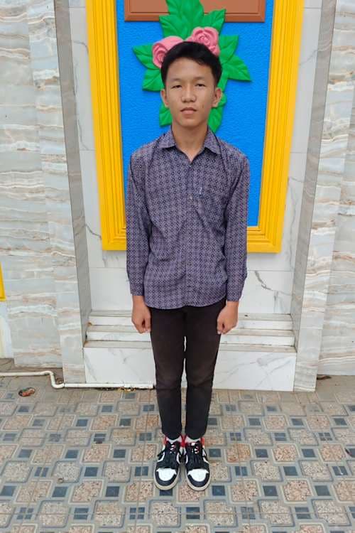 An unsponsored boy named Refan from Indonesia who has waited 33 days for a sponsor.