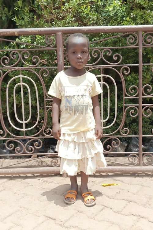 An unsponsored girl named Lidiane from Burkina Faso who lives in an AIDS-affected area, is vulnerable to exploitation and has waited 596 days for a sponsor.