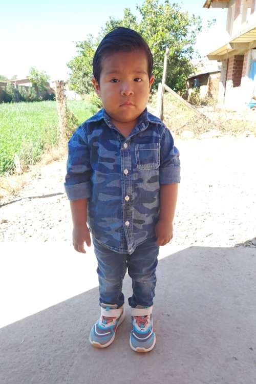 An unsponsored boy named Eydan from Bolivia who has waited 628 days for a sponsor.