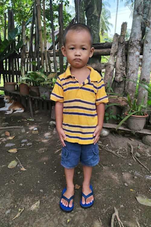 An unsponsored boy named Muhajer from Philippines who has waited 601 days for a sponsor.