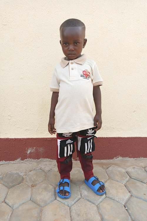 An unsponsored boy named François from Burkina Faso who lives in an AIDS-affected area, is vulnerable to exploitation and has waited 623 days for a sponsor.