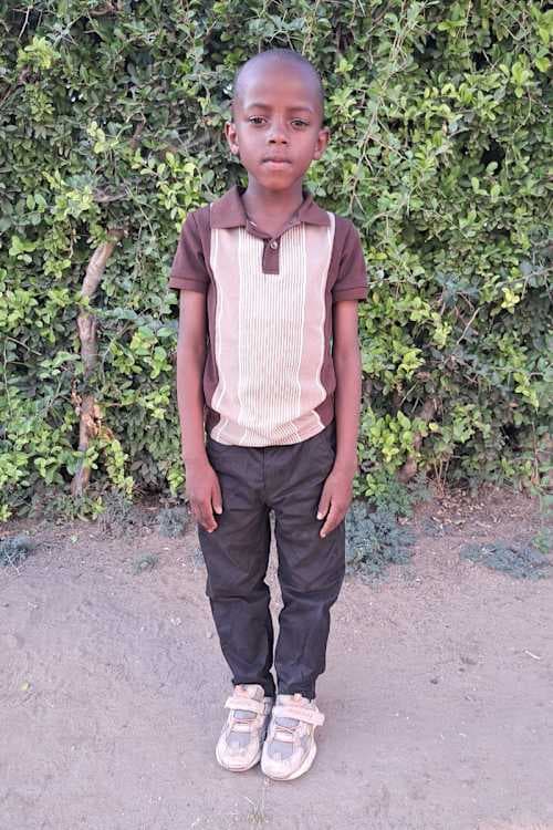 An unsponsored boy named Steven from Tanzania who lives in an AIDS-affected area, is vulnerable to exploitation and has waited 615 days for a sponsor.